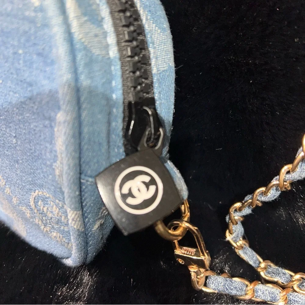 Chanel Beaute Blue Denim Logo Crossbody - Picture 3 of 12